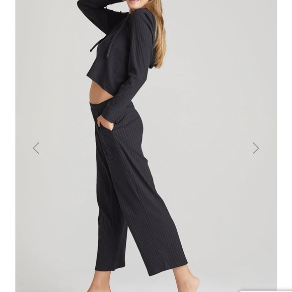 Yummie Cropped Lounge Set - Black/Small - Picture 3 of 7